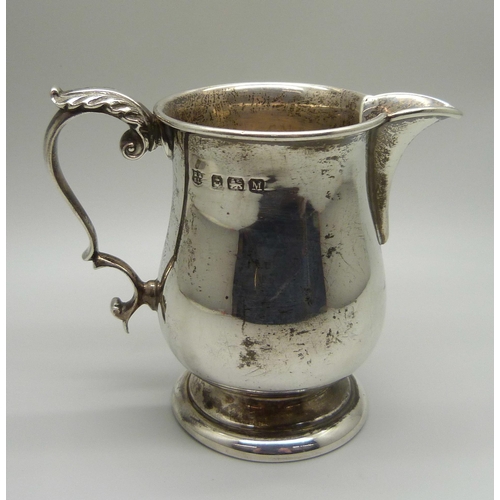 872 - A silver jug, Birmingham 1936, 138g