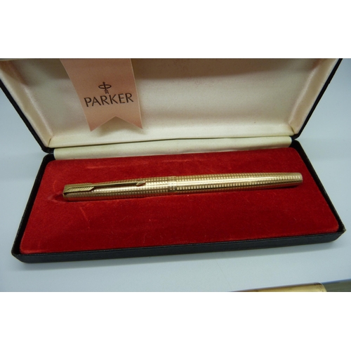 908 - A gold plated Parker fountain pen, cased, a Parker fountain pen with 14k nib, five other Parker foun... 