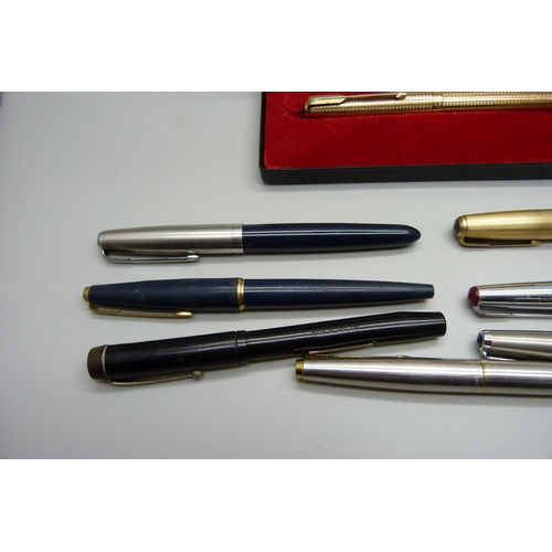 908 - A gold plated Parker fountain pen, cased, a Parker fountain pen with 14k nib, five other Parker foun... 