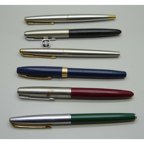 909 - Five Parker fountain pens and one Sheaffer fountain pen