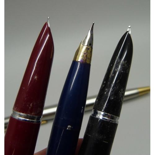 909 - Five Parker fountain pens and one Sheaffer fountain pen