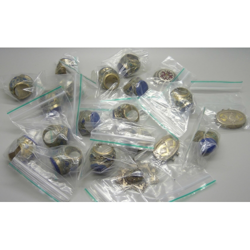 914 - Sixteen large lapis set rings and four pendants