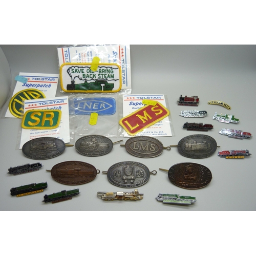 920 - A collection of railway badges including cap badges and five patches