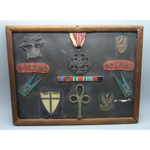 928 - A framed selection of Polish WW2 badges, medal and insignia relating to the 2nd Polish Corps includi... 