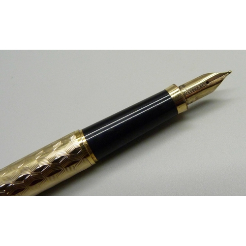 931 - A Sheaffer 'gold electro plated' fountain pen, cased