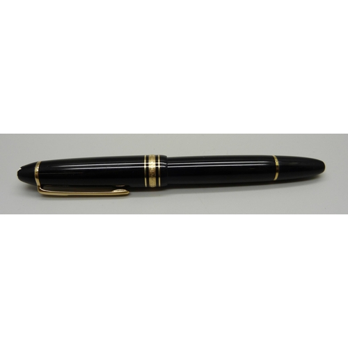 932 - A Mont Blanc Meisterstuck no.146 with 4810 14k gold nib, top of cap chipped