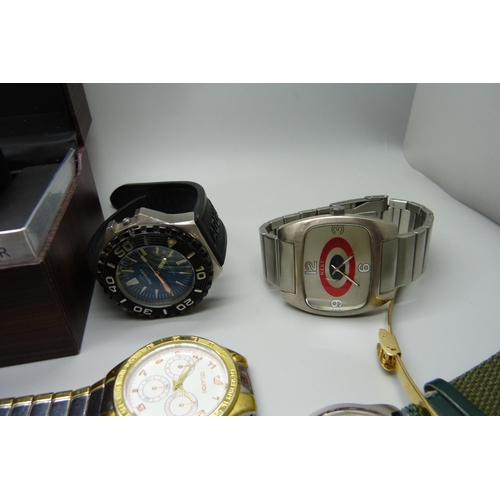 933 - A collection of wristwatches including Seiko chronograph, one other Seiko, Rotary, NY London, etc.