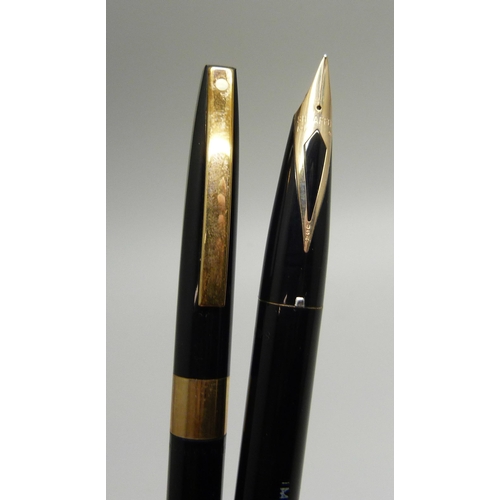 935 - A cased Sheaffer fountain pen and pencil set, Touchdown filling pen with 14ct gold nib