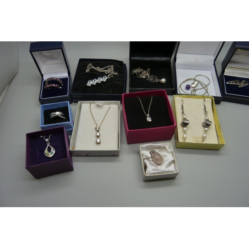 936 - A collection of silver jewellery, pendants, earrings and a ring