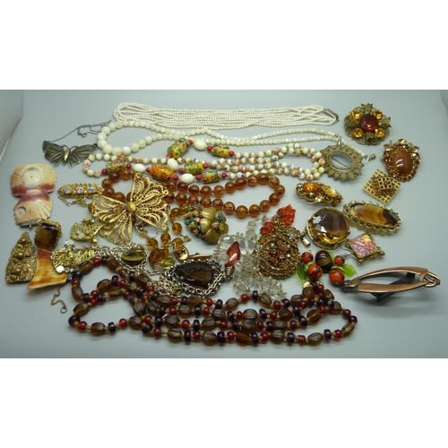 947 - A collection of costume jewellery