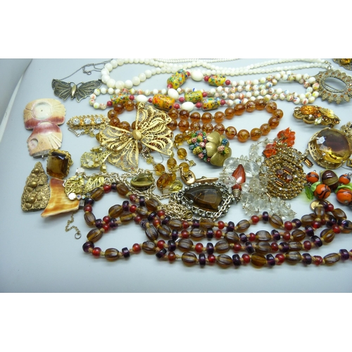 947 - A collection of costume jewellery