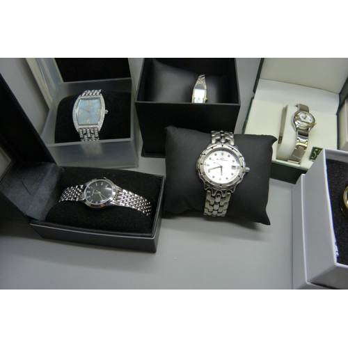 955 - A collection of fashion wristwatches including Ben Sherman, Pierre Cardin, Sekonda, Vogue, etc., mai... 