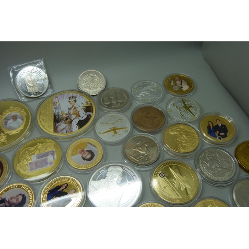 958 - A box of commemorative coins, The Pope, Queen Elizabeth II, etc.