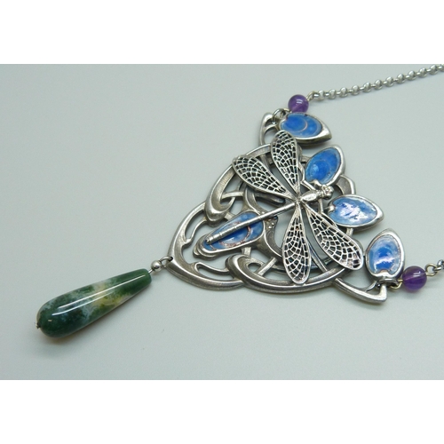 978 - A large Art Nouveau style necklet