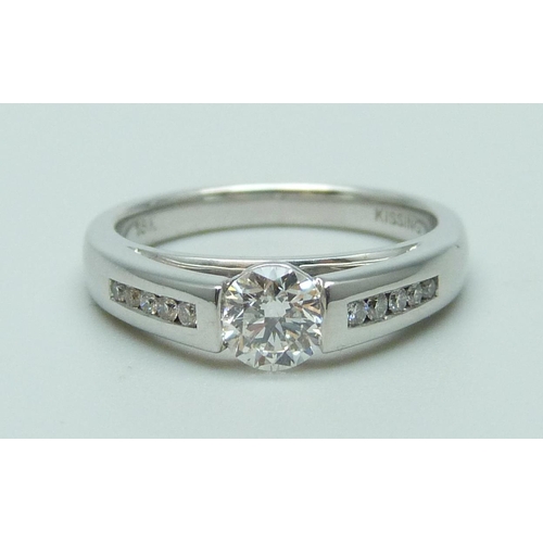 984 - An 18ct white gold set 'Kissing Diamonds' ring, 0.59ct weight, Clarity SI1, Colour G, brilliant cut ... 