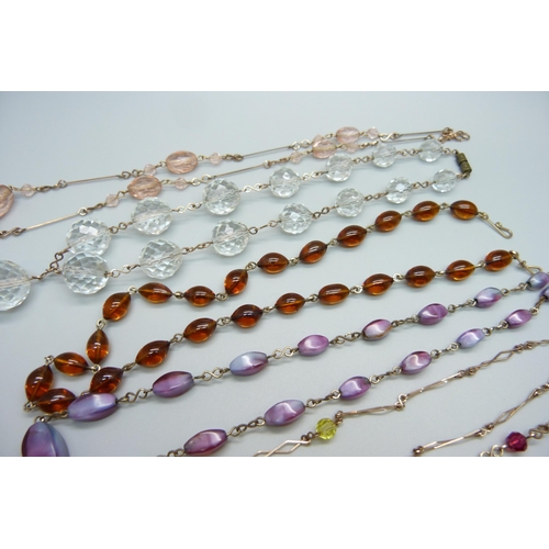 987 - Seven vintage necklaces