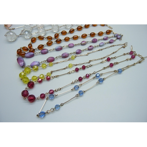 987 - Seven vintage necklaces