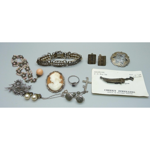 989 - Jewellery including a hallmarked silver brooch also marked Scotland, other brooches, a marcasite set... 