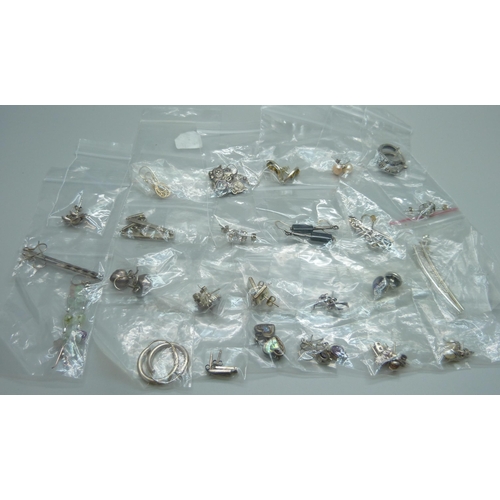 990 - Twenty-five pairs of silver earrings