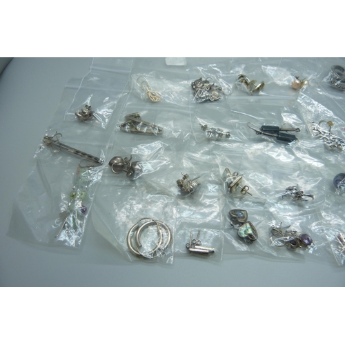 990 - Twenty-five pairs of silver earrings