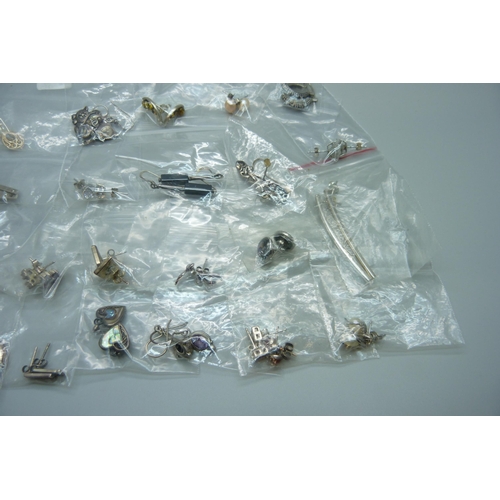 990 - Twenty-five pairs of silver earrings