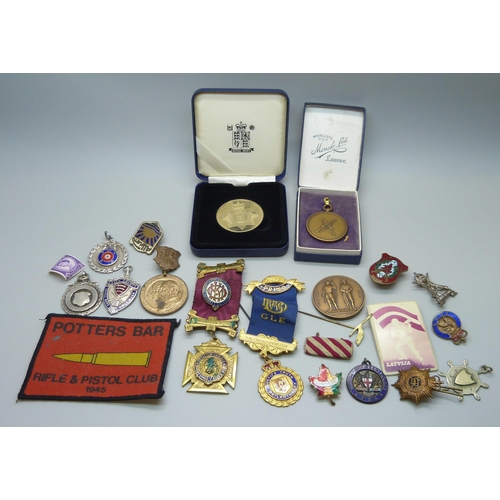 992 - Assorted medallions including rifle clubs and lapel badges, etc.