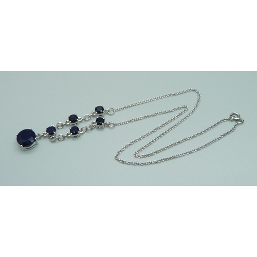 993 - A silver and stone set necklace