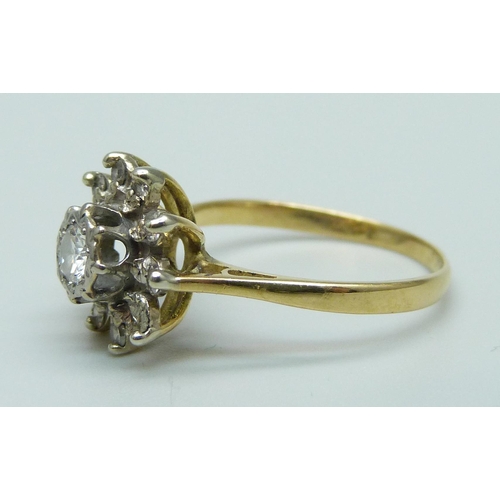 997 - An 18ct gold and diamond cluster ring, 3.1g, N