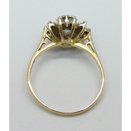 997 - An 18ct gold and diamond cluster ring, 3.1g, N