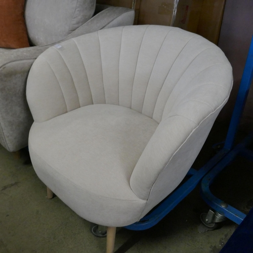 1576 - A Bess Baby Face champagne chair