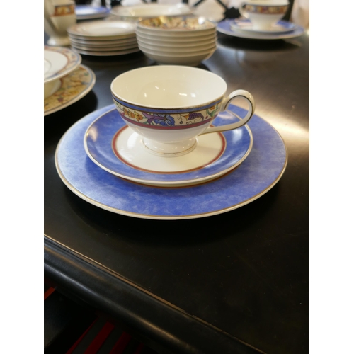 1612 - A Villeroy & Boch dinner service