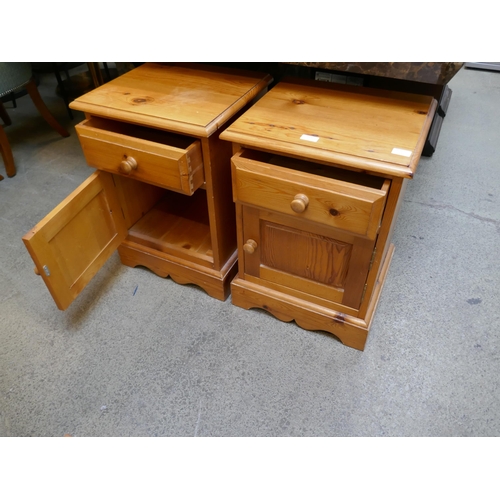 1624 - A pair of pine bedside cabinets