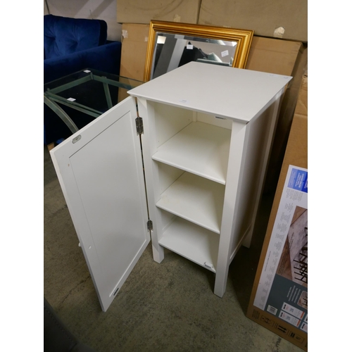 1640 - A white bathroom cabinet