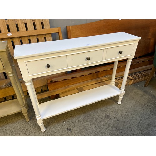 1621 - A white three drawer console table