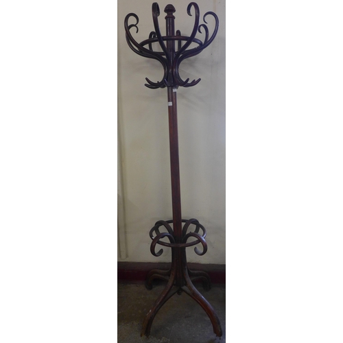 136 - An early 20th Century beech bentwood coatstand