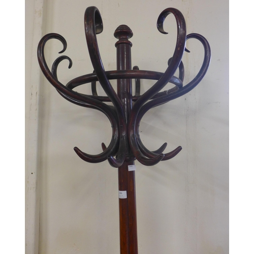 136 - An early 20th Century beech bentwood coatstand