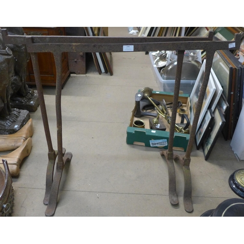 246 - A pair of cast iron trestles