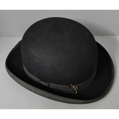 324 - A Thomas Townend & Co. bowler hat, 6 7/8 size