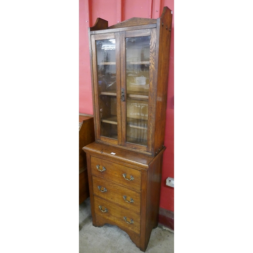 70 - An Arts and Crafts oak bookcase