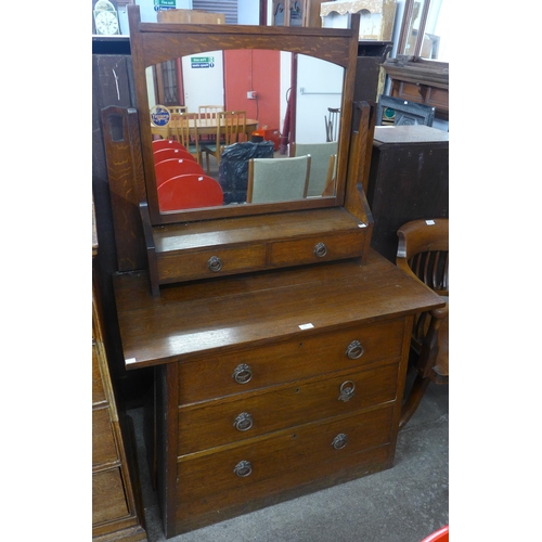 90 - An Arts and Crafts oak dressing table