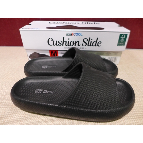 3123 - 32° Cool Black Cushion Sliders - size: M * this lot is subject to VAT