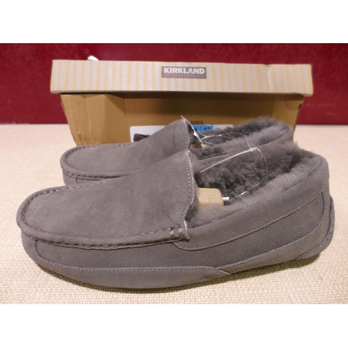 3124 - Men's Grey Shearling Slippers - UK size: 12 * this lot is subject to VAT