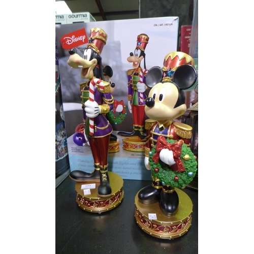 3343 - Disney Nutcrackers - (Mickey/Goofy) (314-285) *This lot is subject to vat