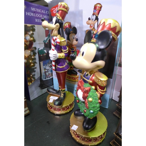 3343 - Disney Nutcrackers - (Mickey/Goofy) (314-285) *This lot is subject to vat