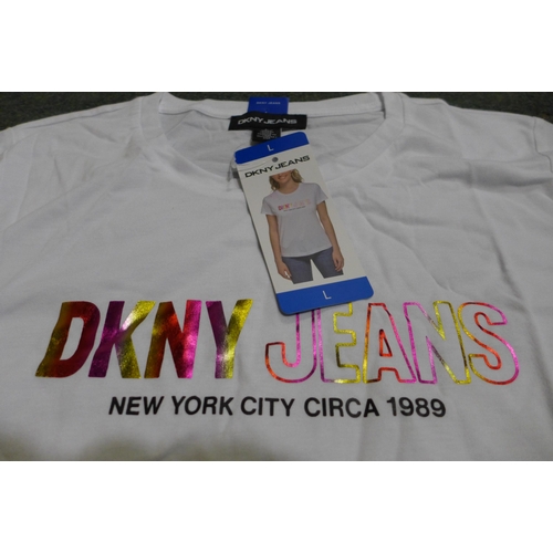 3384 - Quantity of women's white DKNY T-shirts - mixed size * this lot is subject to VAT