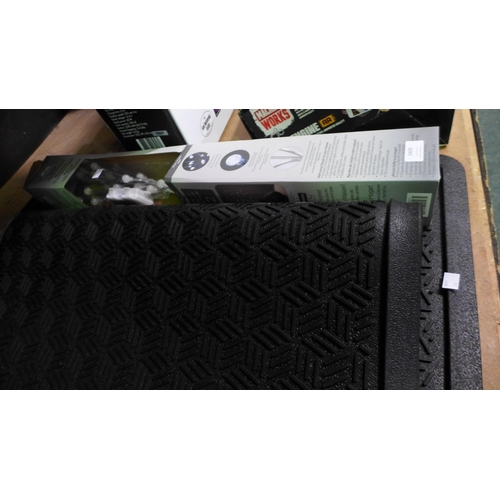 3409 - Two Primeur Boot Tray Mats, Led Bubble Branches (314-35,36,61) *This lot is subject to vat