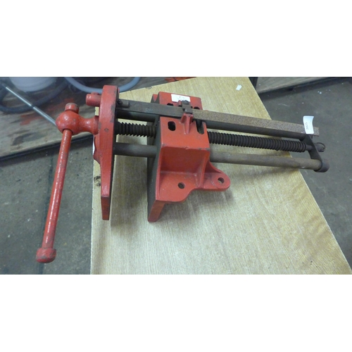 2025 - A Record no. 53 joiner's vice with quick release