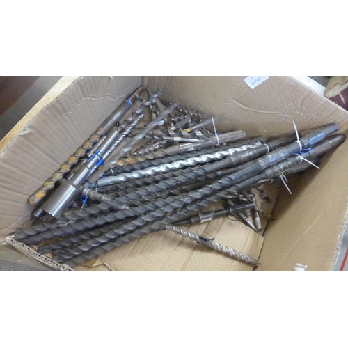 2041 - A selection of wood and brick twist drill bits