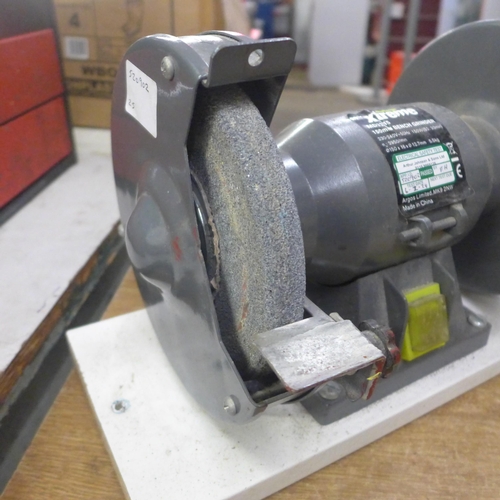 2052 - A challenge extreme (MD3215) 150mm bench grinder and a performance power (CH1274) 125mm bench grinde... 