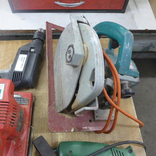 2053 - A quantity of electric power tools including draper 140w orbital sander, power devil, electric sande... 